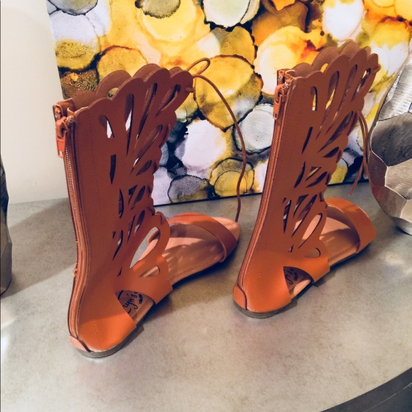 NEW! Teardrop Gladiator Sandal-Tan - Picture 3 of 5